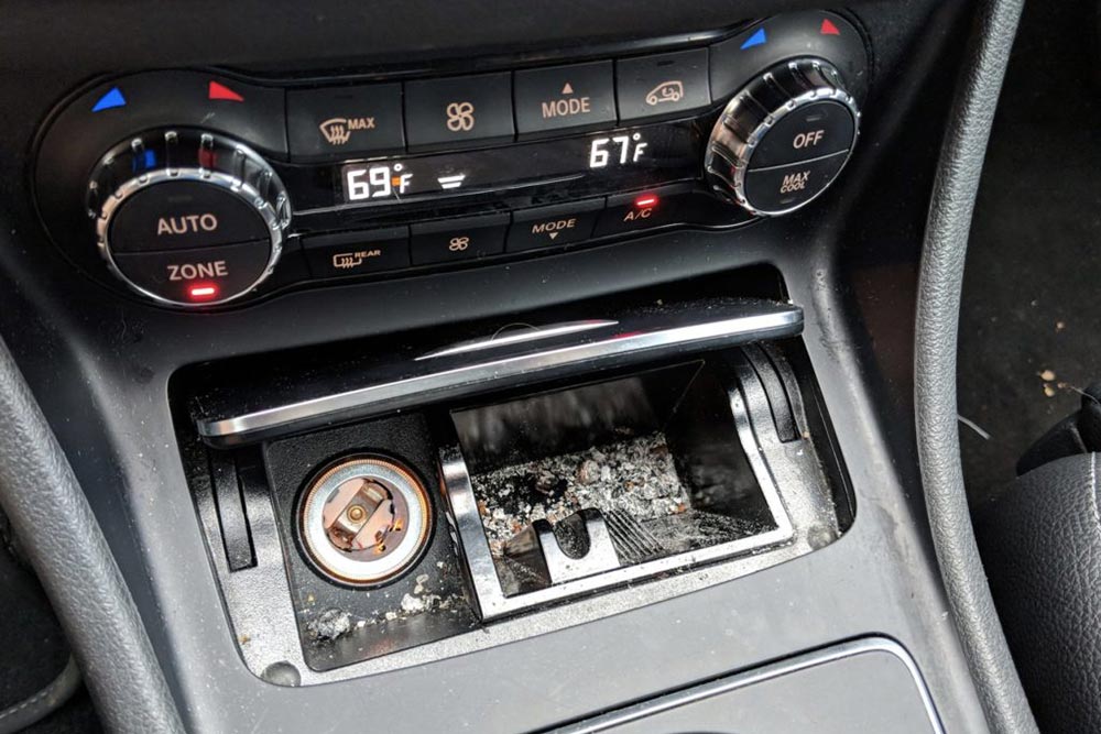 https://autogreeknews.gr/wp-content/uploads/2022/10/car-ashtray-2.jpg
