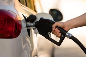 diesel-car-refueling