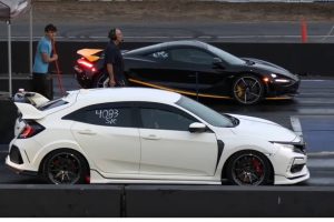 honda-civic-type-r-tries-handling-a-mclaren-720s-i