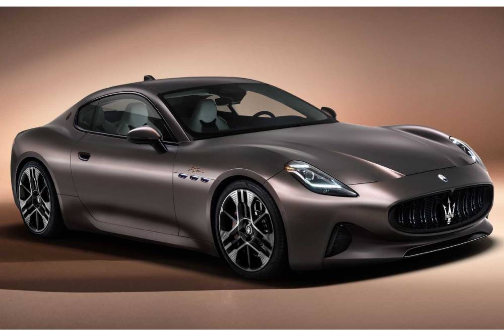 https://autogreeknews.gr/wp-content/uploads/2022/10/maserati-granturismo-folgore-front-3-4.jpg