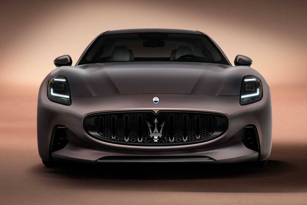 https://autogreeknews.gr/wp-content/uploads/2022/10/maserati-granturismo-folgore-front.jpg