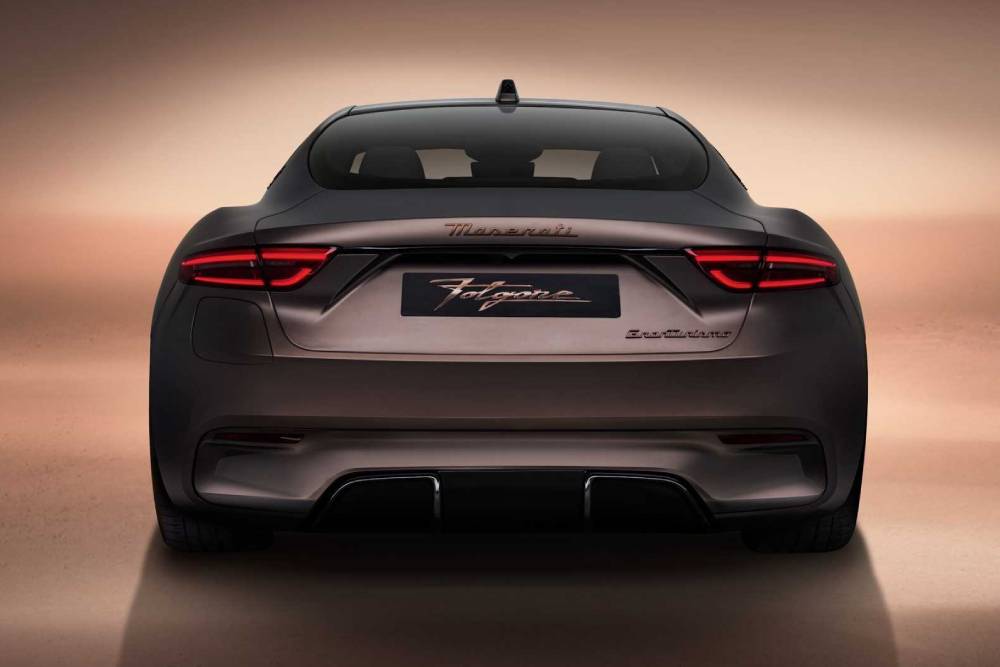 https://autogreeknews.gr/wp-content/uploads/2022/10/maserati-granturismo-folgore-rear.jpg