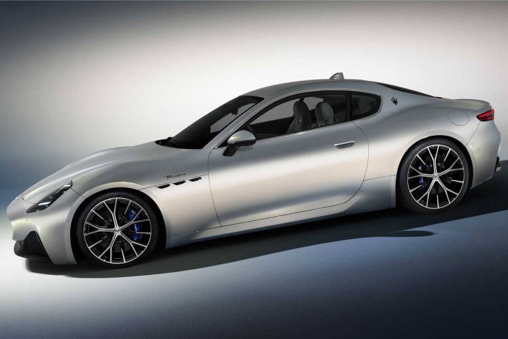 https://autogreeknews.gr/wp-content/uploads/2022/10/maserati-granturismo-modena-profile.jpg