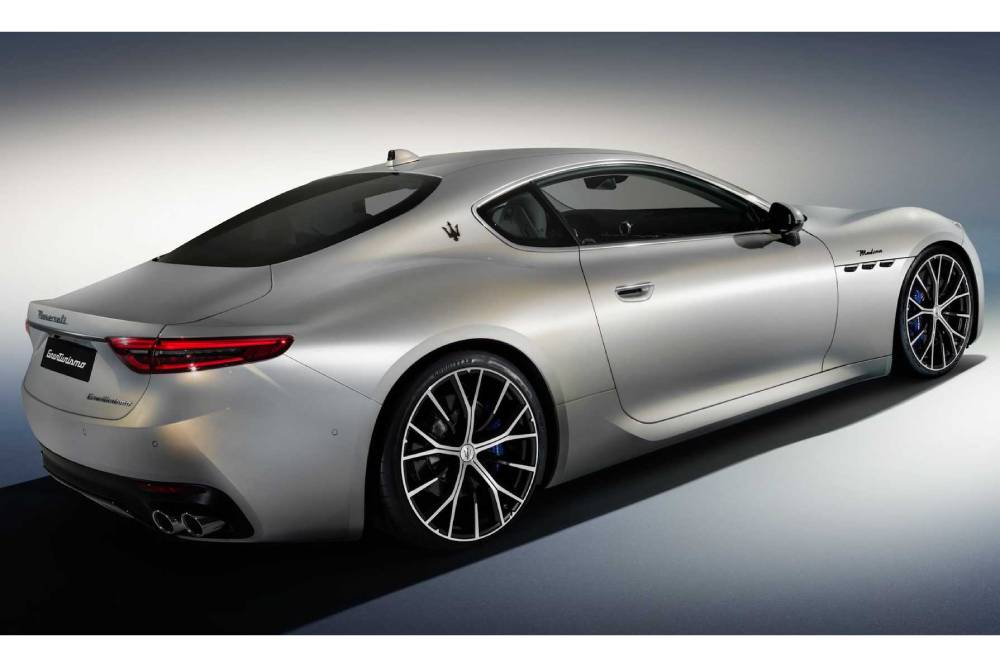 https://autogreeknews.gr/wp-content/uploads/2022/10/maserati-granturismo-modena-rear-3-4.jpg
