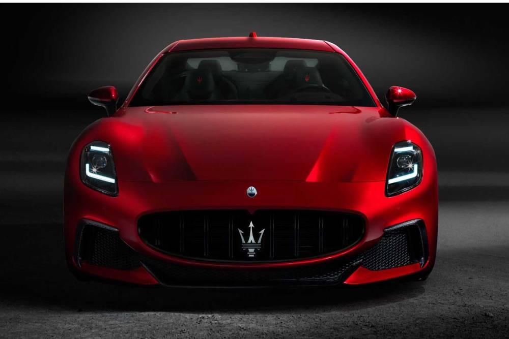 https://autogreeknews.gr/wp-content/uploads/2022/10/maserati-granturismo-trofeo-front.jpg