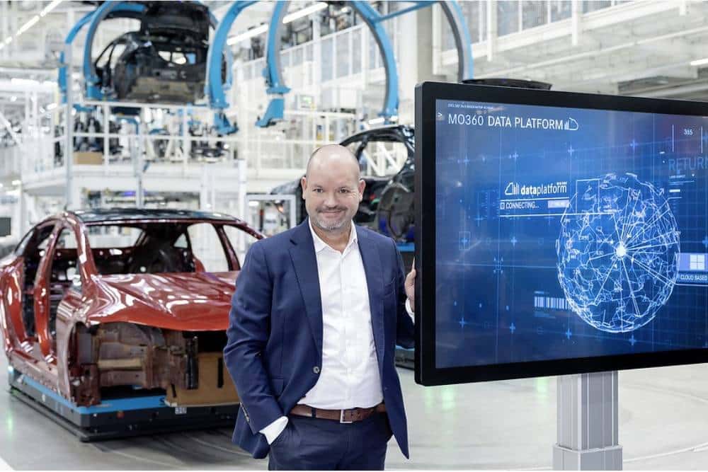 https://autogreeknews.gr/wp-content/uploads/2022/10/mercedes-benz-and-microsoft-collaborate-to-boost-p-4.jpg