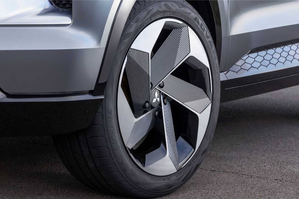 https://autogreeknews.gr/wp-content/uploads/2022/10/mitsubishi-xfc-concept-14.jpg