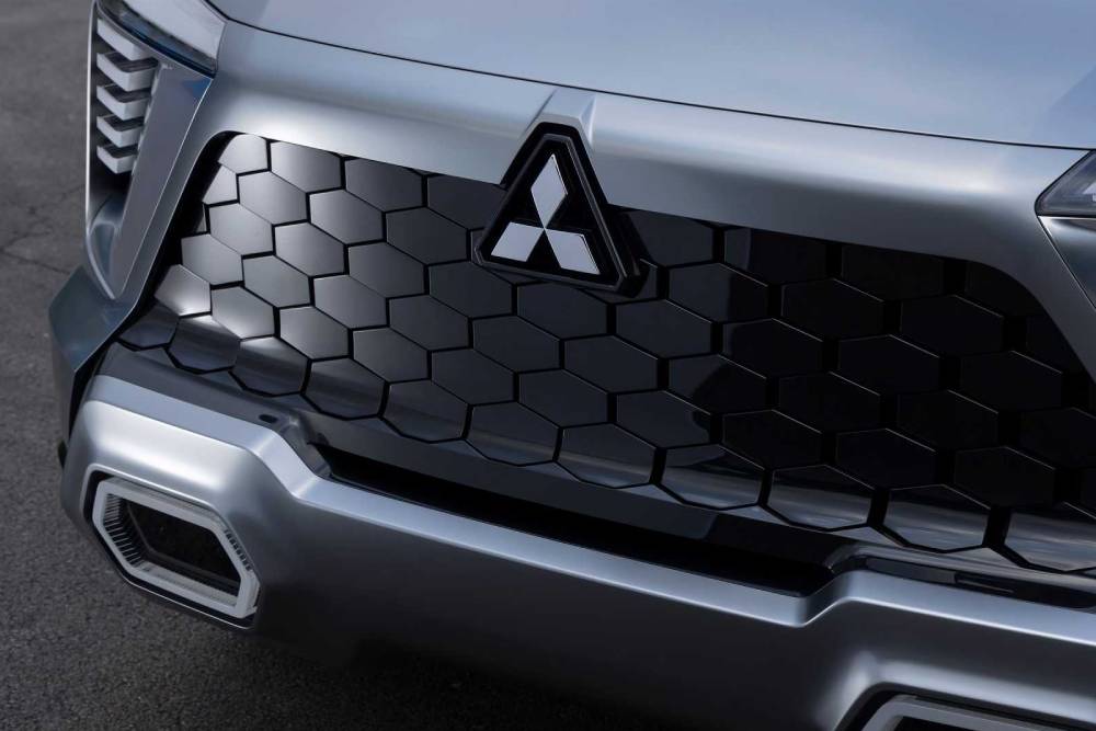 https://autogreeknews.gr/wp-content/uploads/2022/10/mitsubishi-xfc-concept-15.jpg