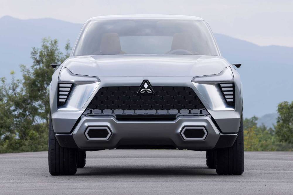 https://autogreeknews.gr/wp-content/uploads/2022/10/mitsubishi-xfc-concept-8.jpg