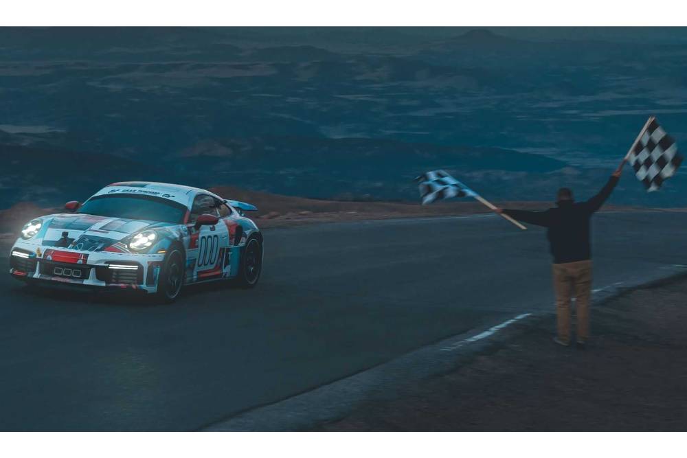 https://autogreeknews.gr/wp-content/uploads/2022/10/porsche-911-turbo-s-pikes-peak-production-car-reco-15.jpg