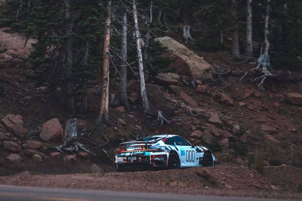https://autogreeknews.gr/wp-content/uploads/2022/10/porsche-911-turbo-s-pikes-peak-production-car-reco-9.jpg