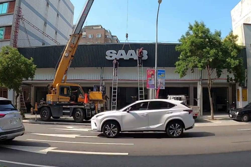 https://autogreeknews.gr/wp-content/uploads/2022/10/saab-dealership.jpg