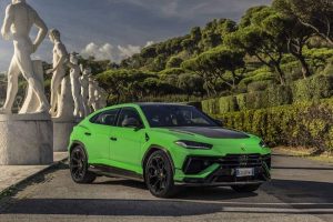 when-in-rome-you-can-play-with-the-new-lamborghini (13)