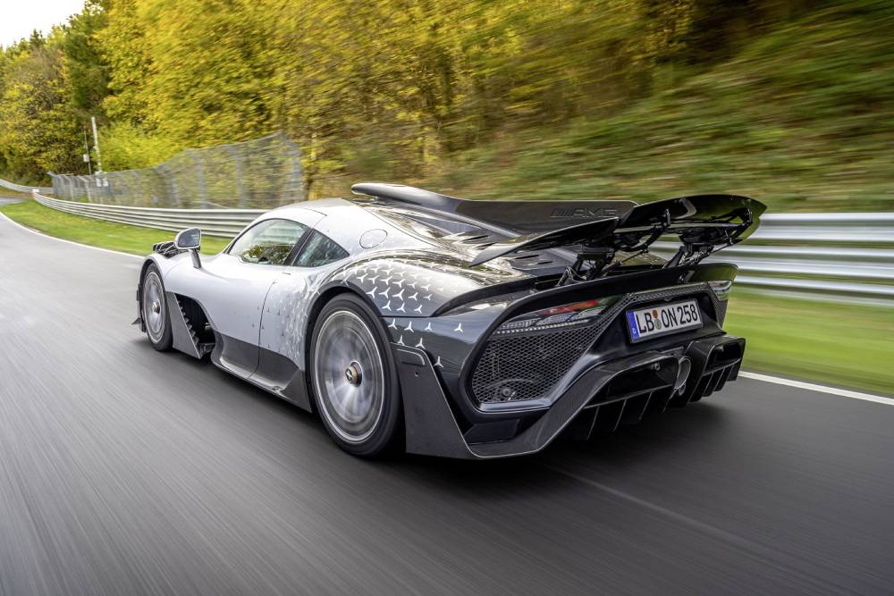 https://autogreeknews.gr/wp-content/uploads/2022/11/1063-hp-mercedes-amg-one-sets-a-new-nurburgring-re-2.jpg