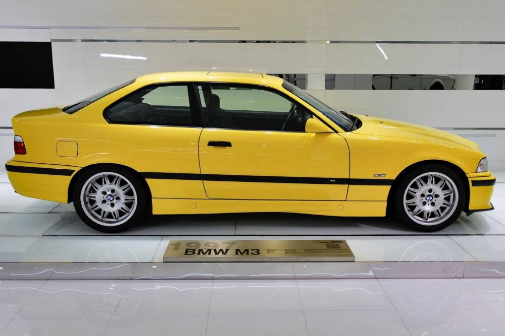 https://autogreeknews.gr/wp-content/uploads/2022/11/1997-bmw-m3-evo-sold-for-286.250-eur-13.jpg