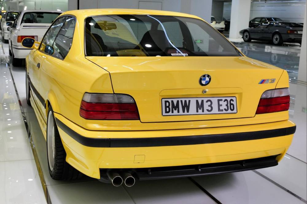 https://autogreeknews.gr/wp-content/uploads/2022/11/1997-bmw-m3-evo-sold-for-286.250-eur-16.jpg