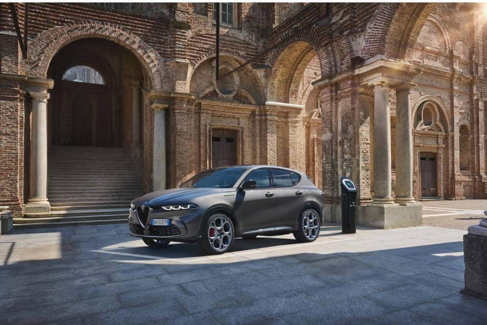 https://autogreeknews.gr/wp-content/uploads/2022/11/2023-Alfa-Romeo-Tonale-Q4-PHEV-00010.jpg