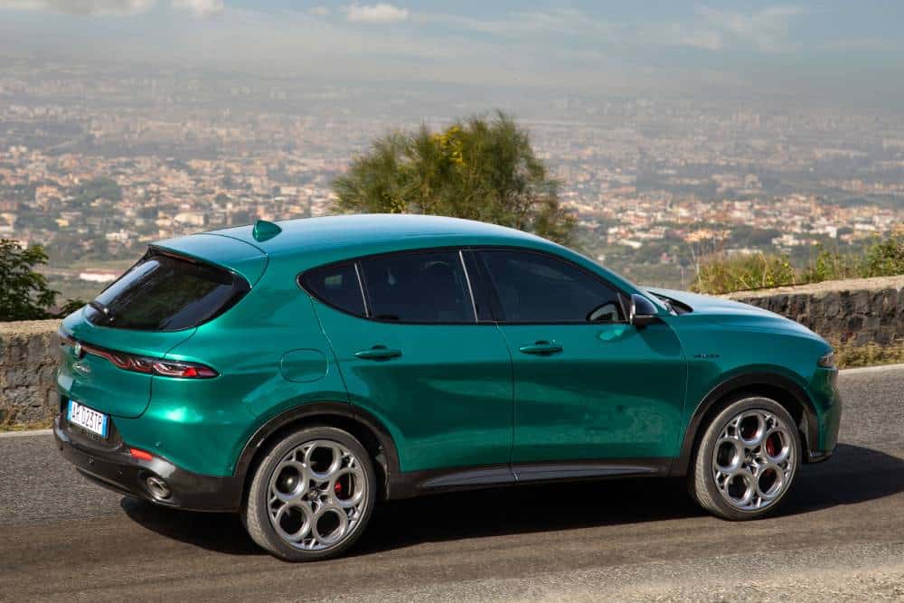 https://autogreeknews.gr/wp-content/uploads/2022/11/2023-Alfa-Romeo-Tonale-Q4-PHEV-00018.jpg