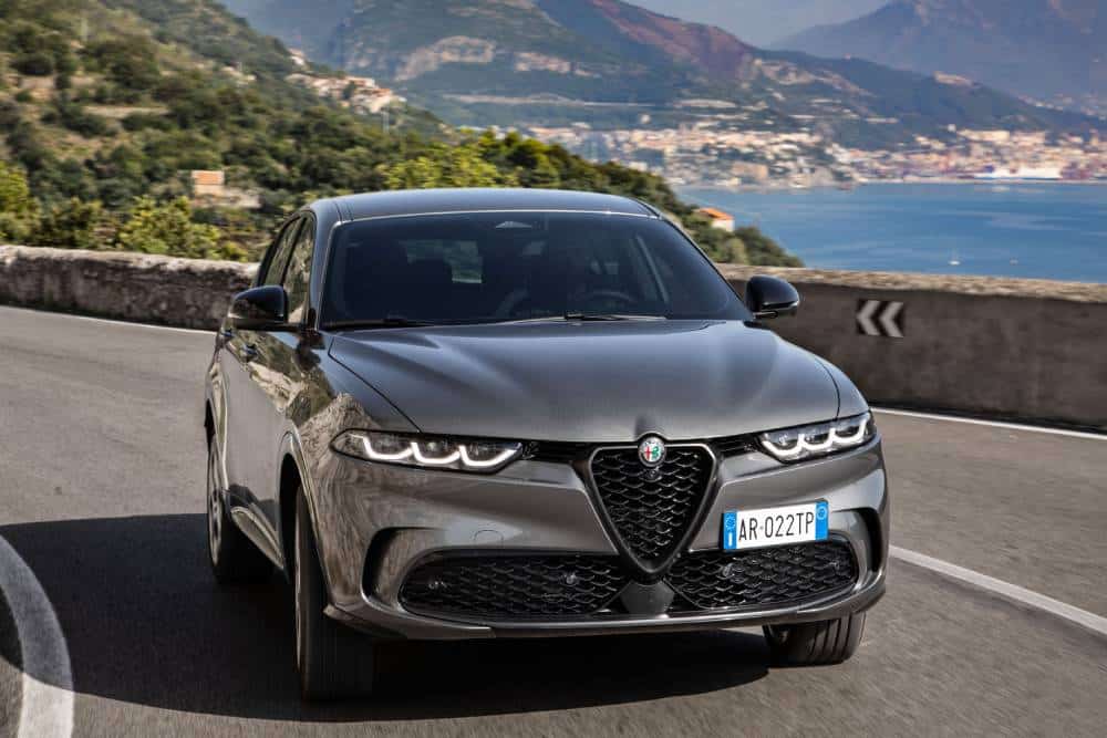 https://autogreeknews.gr/wp-content/uploads/2022/11/2023-Alfa-Romeo-Tonale-Q4-PHEV-00022.jpg