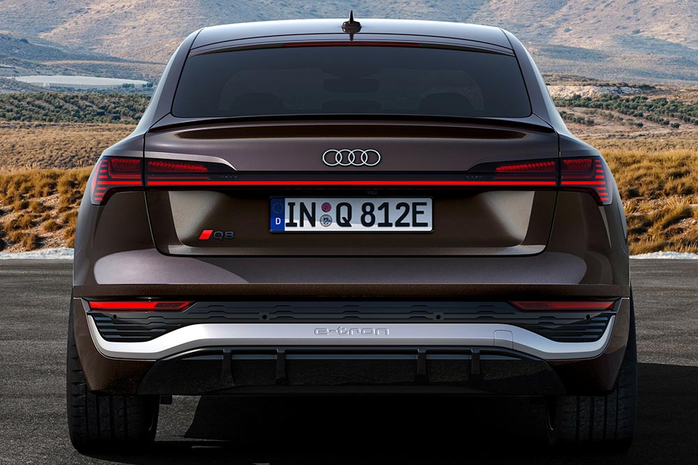 https://autogreeknews.gr/wp-content/uploads/2022/11/Audi-Q8-e-tron-6a.jpeg