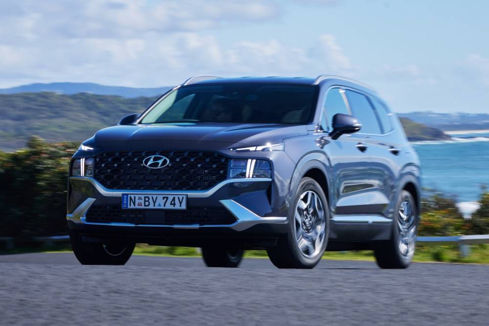 https://autogreeknews.gr/wp-content/uploads/2022/11/Hyundai-Santa-Fe-Hybrid-22.jpg