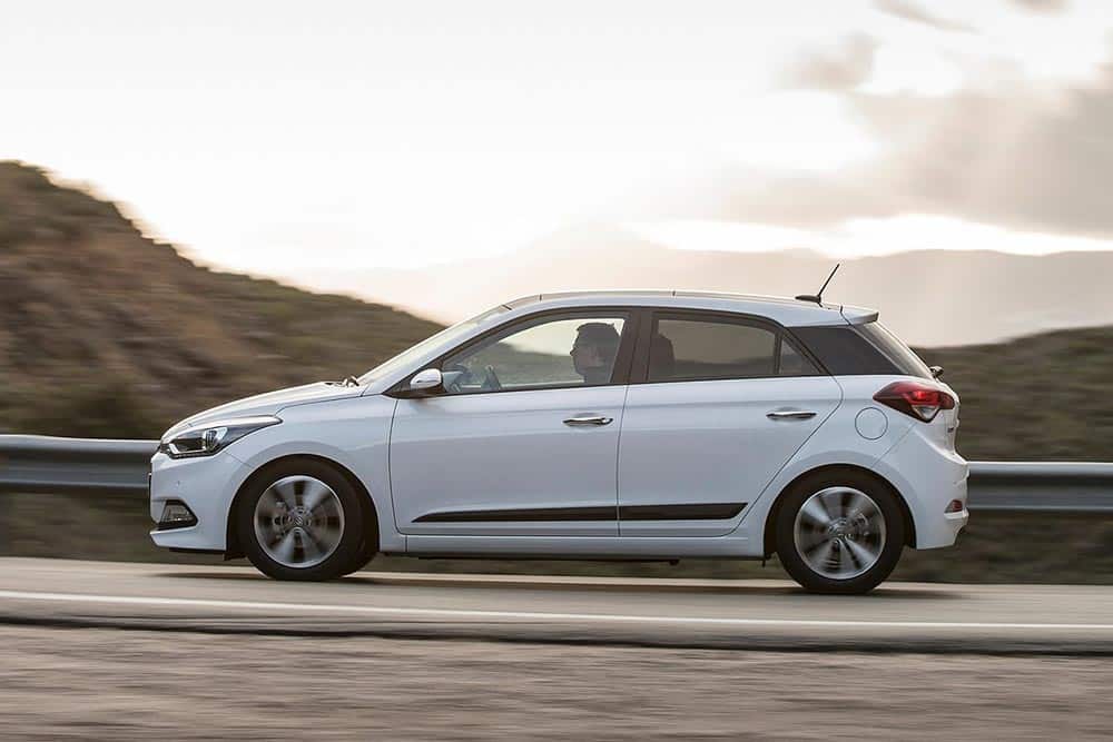 https://autogreeknews.gr/wp-content/uploads/2022/11/Hyundai-i20-2015-2.jpg