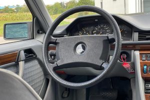 Mercedes-E-200-1990-(12)