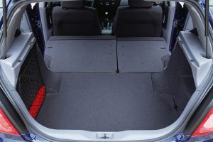 Nissan-Almera-2003-luggage