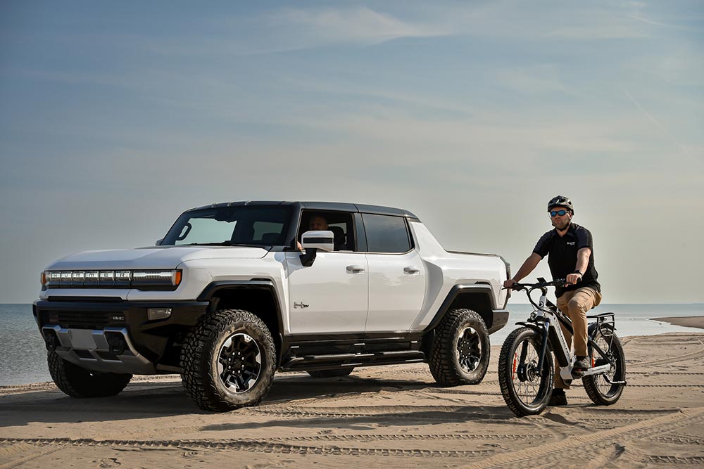 https://autogreeknews.gr/wp-content/uploads/2022/11/Recon-Hummer-EV-AWD-EBIKE-9.jpg