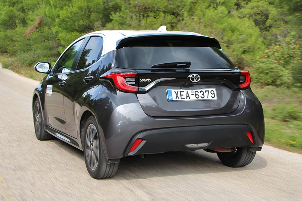 https://autogreeknews.gr/wp-content/uploads/2022/11/Toyota-Yaris-1.5-rear.jpg