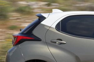 Toyota-Yaris-Hybrid-rear