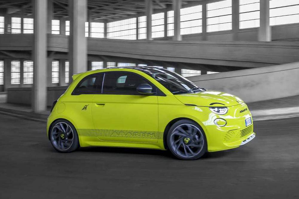 https://autogreeknews.gr/wp-content/uploads/2022/11/abarth-500e-2.jpg