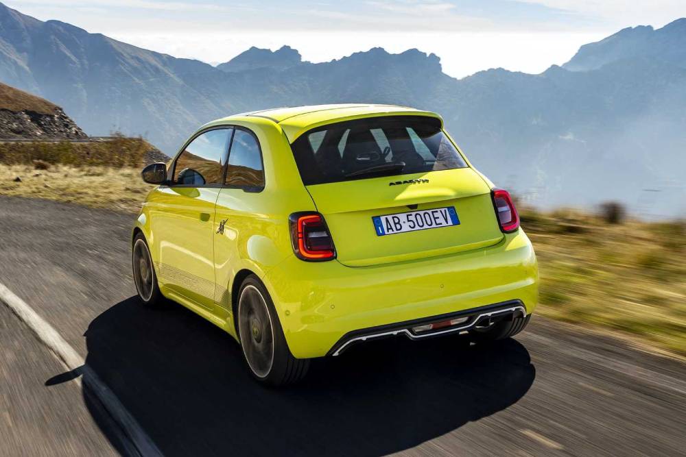 https://autogreeknews.gr/wp-content/uploads/2022/11/abarth-500e-5.jpg
