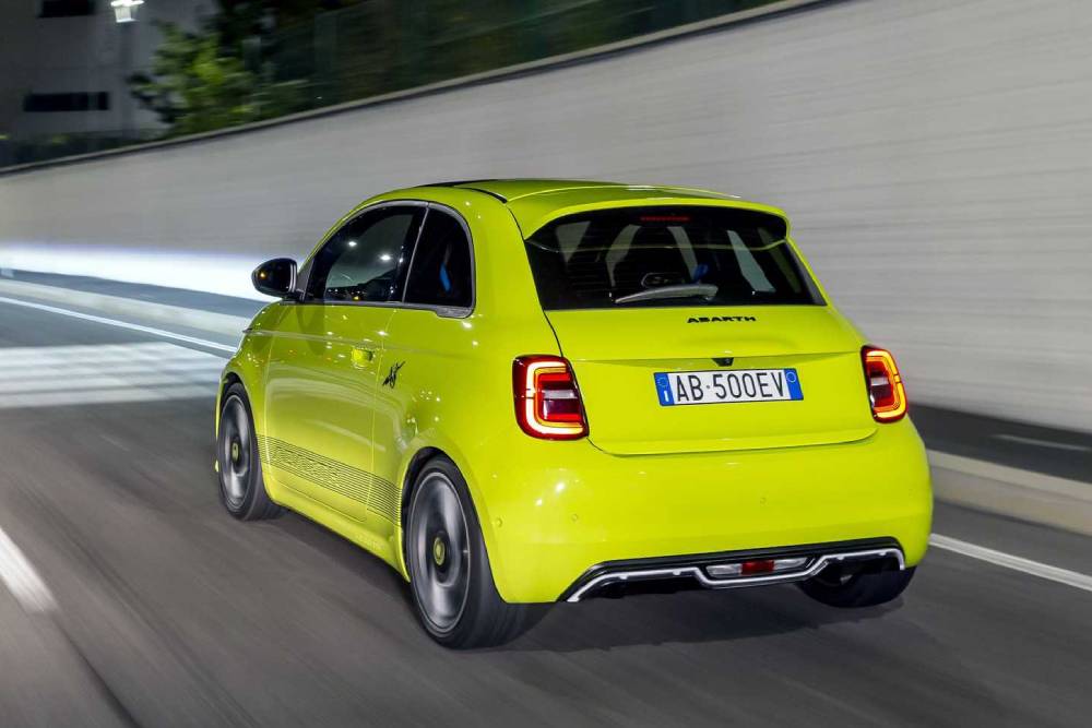 https://autogreeknews.gr/wp-content/uploads/2022/11/abarth-500e-6.jpg