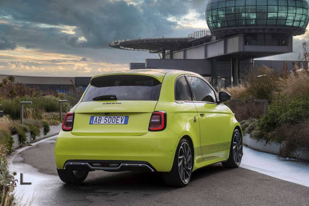 https://autogreeknews.gr/wp-content/uploads/2022/11/abarth-500e-7.jpg
