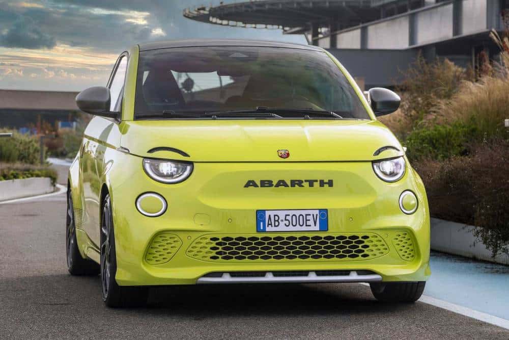 https://autogreeknews.gr/wp-content/uploads/2022/11/abarth-500e-8.jpg