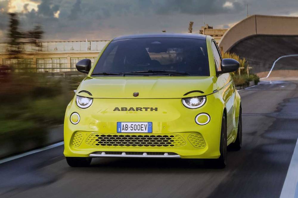 https://autogreeknews.gr/wp-content/uploads/2022/11/abarth-500e.jpg
