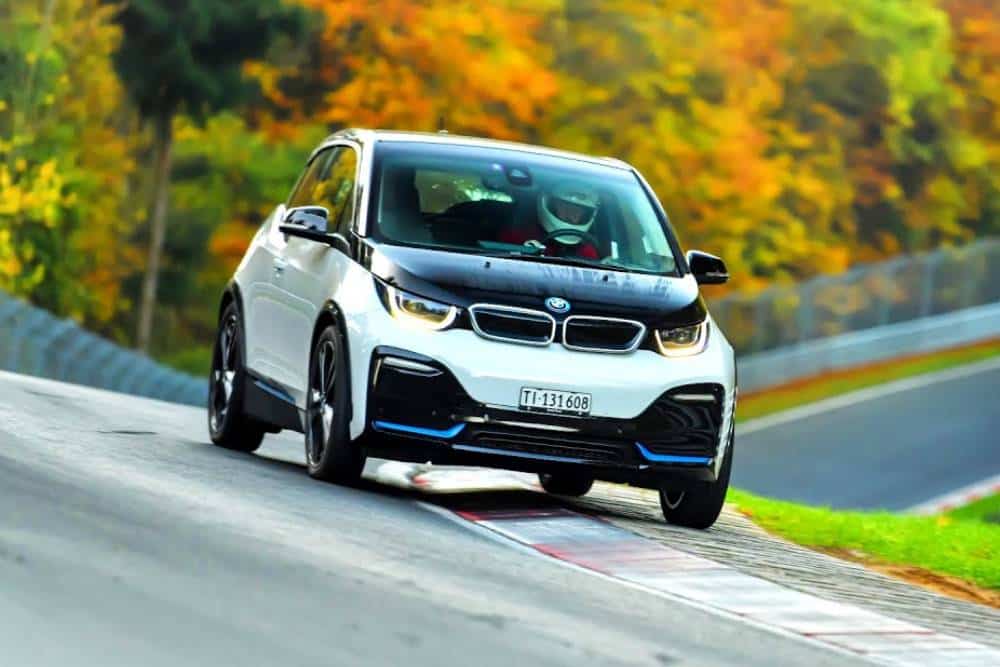 Σιωπηρά μπασίματα με BMW i3s (+video)