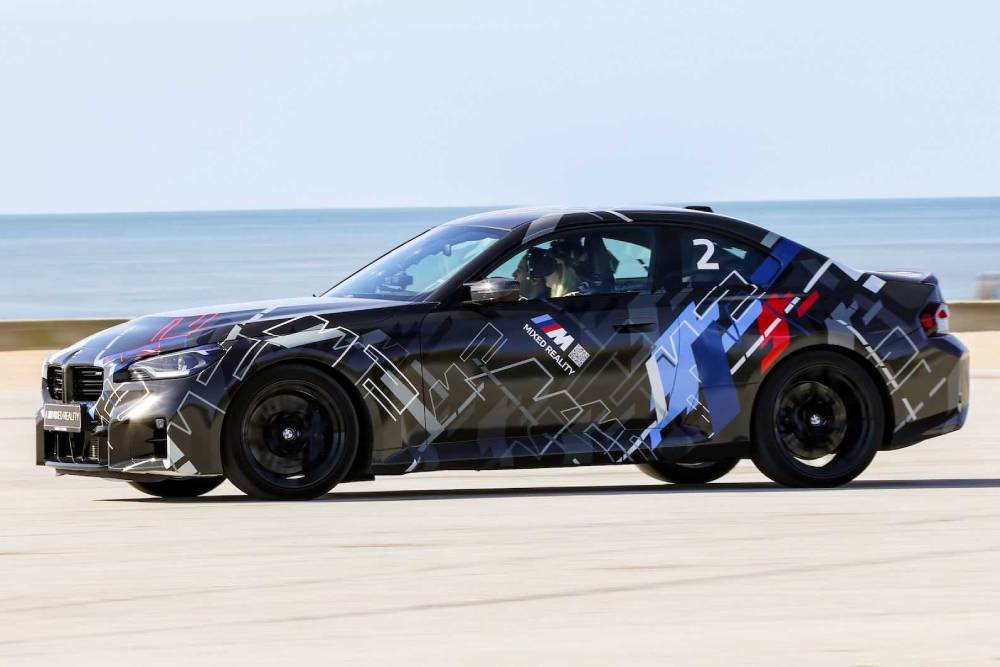 https://autogreeknews.gr/wp-content/uploads/2022/11/bmw-m-mixed-reality-experience-with-the-m2-4.jpg