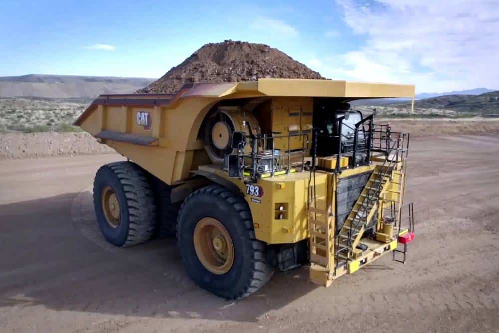 https://autogreeknews.gr/wp-content/uploads/2022/11/caterpillar-793-electric-02.jpg