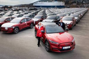 ford-produces-150-000th-mustang-mach-e (1)