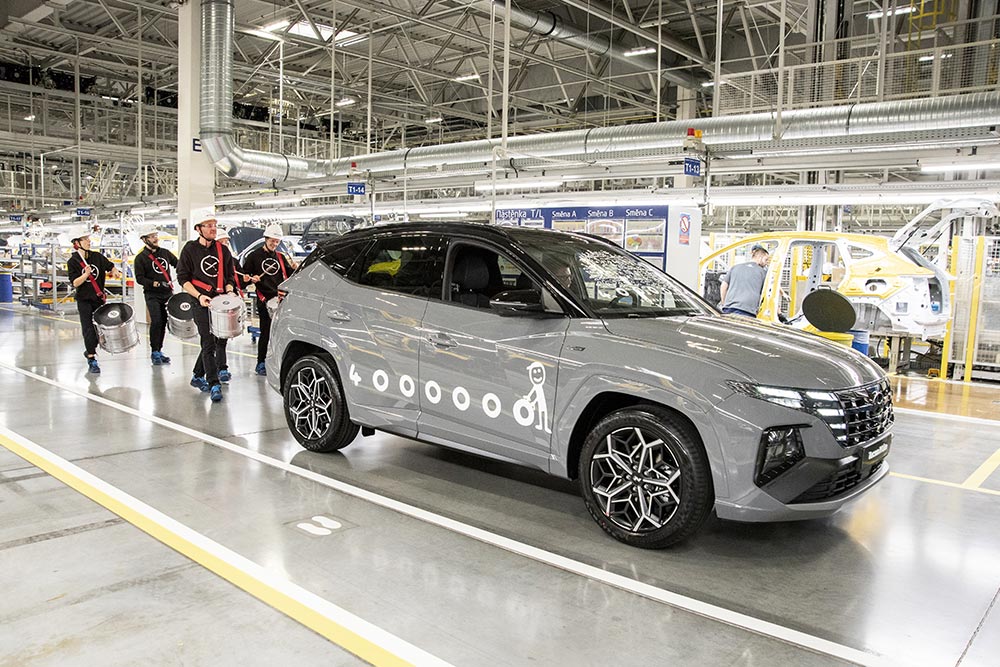 https://autogreeknews.gr/wp-content/uploads/2022/11/hyundai-manufacturing-czech-4-millionth-vehicle-07.jpg