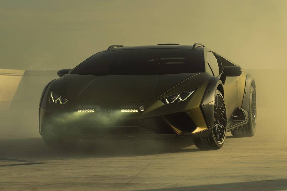 https://autogreeknews.gr/wp-content/uploads/2022/11/lamborghini-huracan-sterrato-is-almost-here-to-mak.jpg