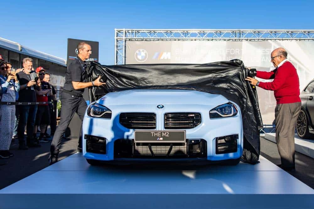 https://autogreeknews.gr/wp-content/uploads/2022/11/pecco-bagnaia-bmw-m-award-04.jpg