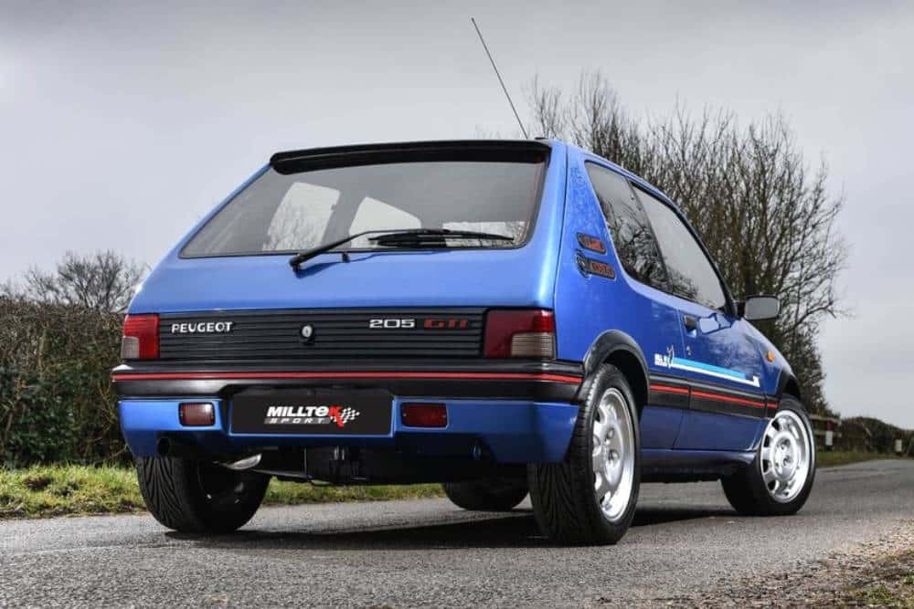 https://autogreeknews.gr/wp-content/uploads/2022/11/peugeot-205-gti-milltek.jpg