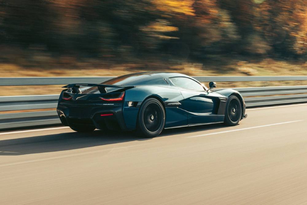 https://autogreeknews.gr/wp-content/uploads/2022/11/rimac-nevera-nails-258-mph-412-kph-top-speed-claim-4.jpg