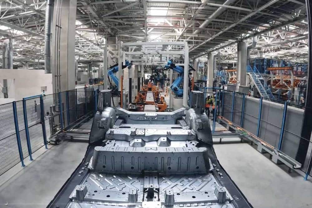 https://autogreeknews.gr/wp-content/uploads/2022/11/togg-suv-assembly-line-03.jpg