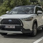 2022-corolla-cross-hybrid-dpl-awd-pearl-white-dynamic-016-2