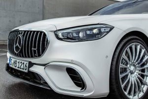 2023-mercedes-amg-s-63-e-performance (11)