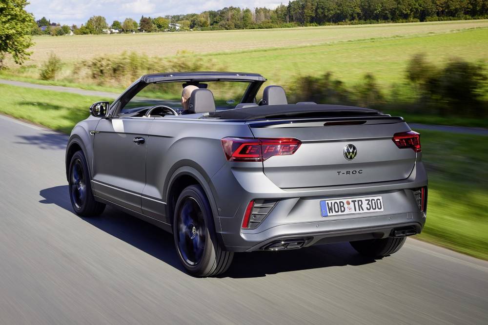 https://autogreeknews.gr/wp-content/uploads/2022/12/2023-volkswagen-t-roc-cabriolet-edition-grey-has-s-19.jpg